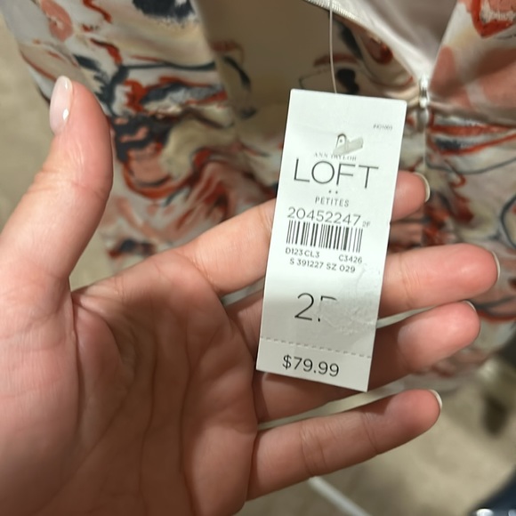 Loft dress. NWT. Soft material and stunning design - Picture 5 of 8